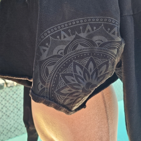 Yogaworks cropped hoodie - Picture 4 of 5